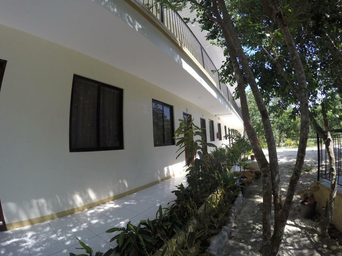 Hotel Reddoorz Premium @ Napaling Point Tangnan Exterior foto